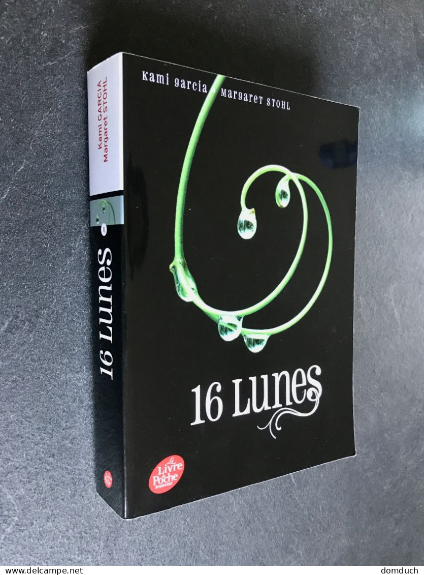 Le Livre De Poche Jeunesse     16 LUNES  (tome 1)  Kami Garcia Et Margaret Stohl - Autres & Non Classés