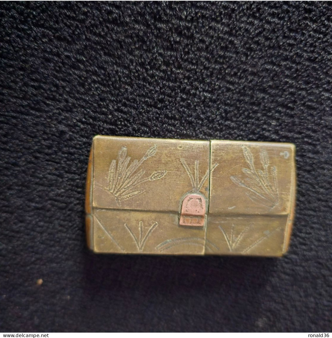 Objet De Tranchée De Poilu BRIQUET SACOCHE SAC Cicelé Fleurs Et Signes , Guerre 1914.18 Balle Coupée Aux Extrémitées - Andere & Zonder Classificatie