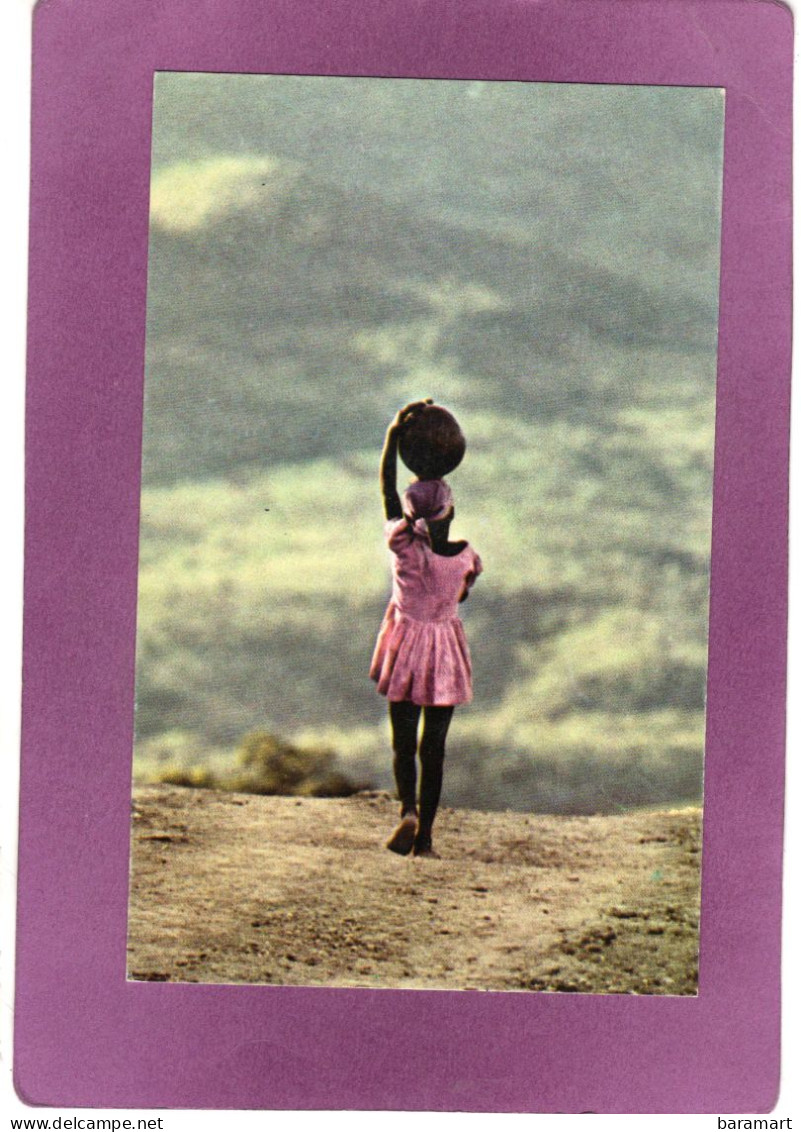 HAITI WATERGIRL Fille Porteuse D'eau A Young Girl Carries A Calabash Or Gourd Of Drinking Water Home From The Spring - Haïti