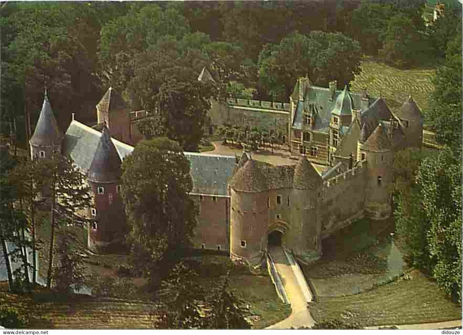 18 - Ainay Le Vieil - Le Château - Vue Aérienne - CPM - Voir Scans Recto-Verso - Ainay-le-Vieil