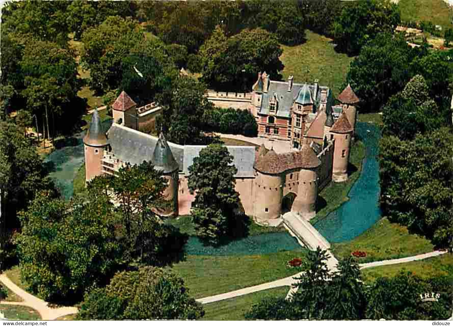 18 - Ainay Le Vieil - Le Château - Vue Aérienne - CPM - Voir Scans Recto-Verso - Ainay-le-Vieil