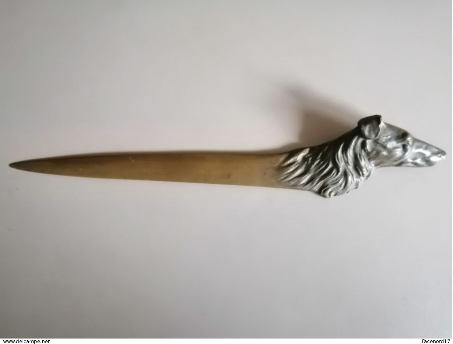 Coupe Papier En Bronze Représentant Une Tête De Chien ( Colley? ) 28.5 Cm Non Signé - Letter-opener