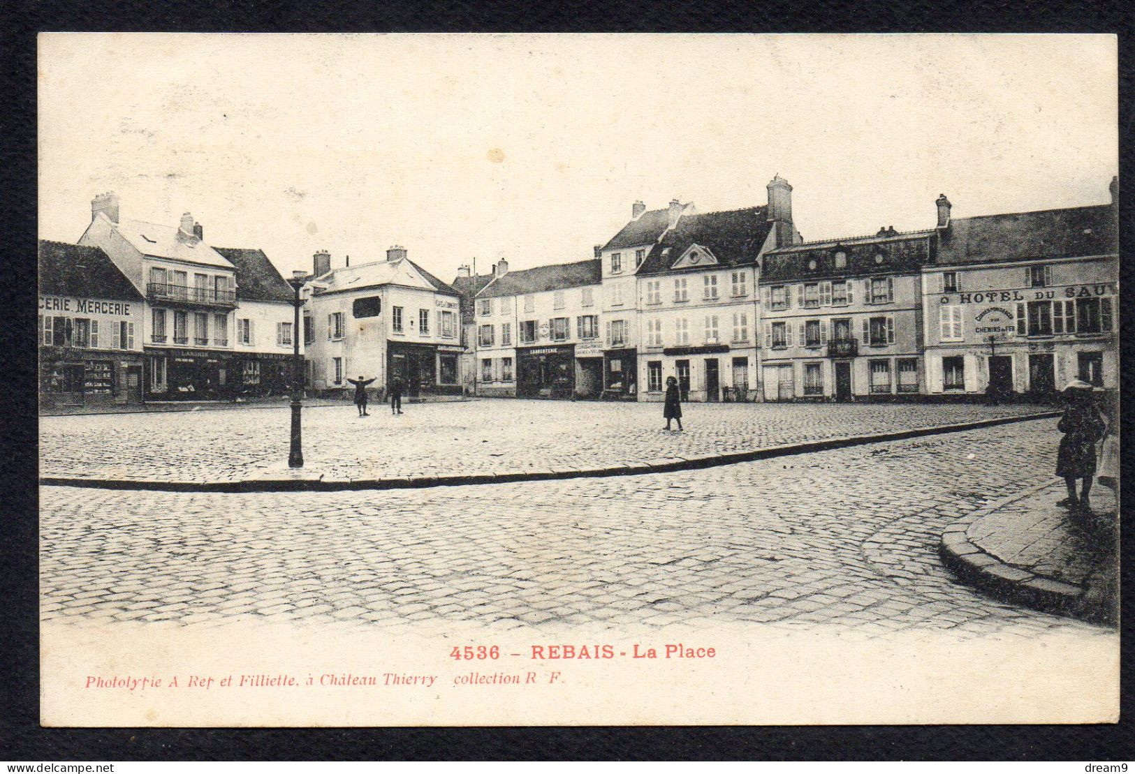 77 REBAIS - La Place - Rebais