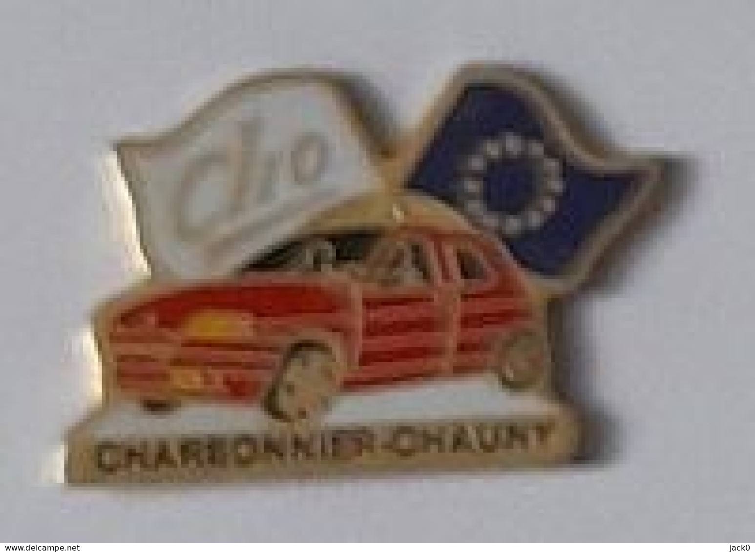 Pin's  Automobiles  RENAULT  Clio  Rouge, CHARBONNIER - CHAUNY  ( 59 ) - Renault