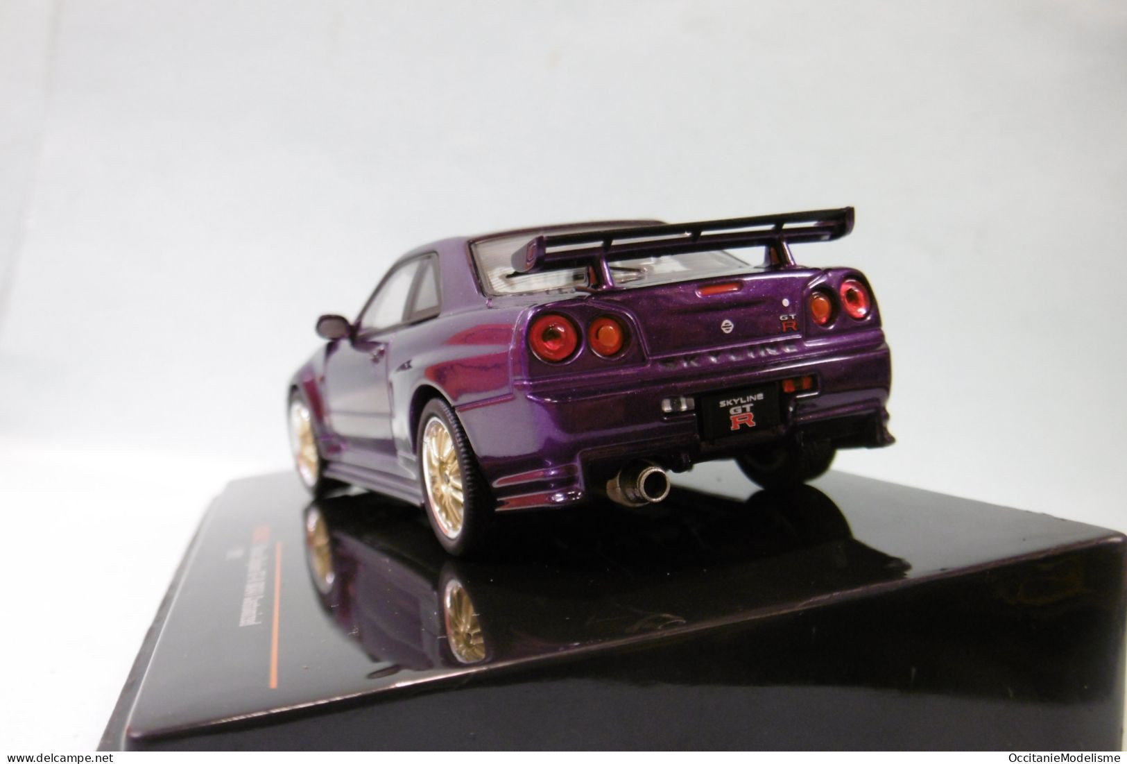 Ixo - NISSAN SKYLINE GT-R R34 Tuning 2002 Violet Métallisé Réf. CLC526N NBO Neuf 1/43 - Ixo