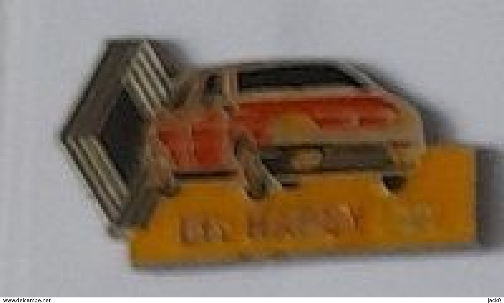 Pin's  Ville, Automobiles  RENAULT  Clio  Rouge, ETS  HARDY - LAVAL   ( 53 ) - Renault