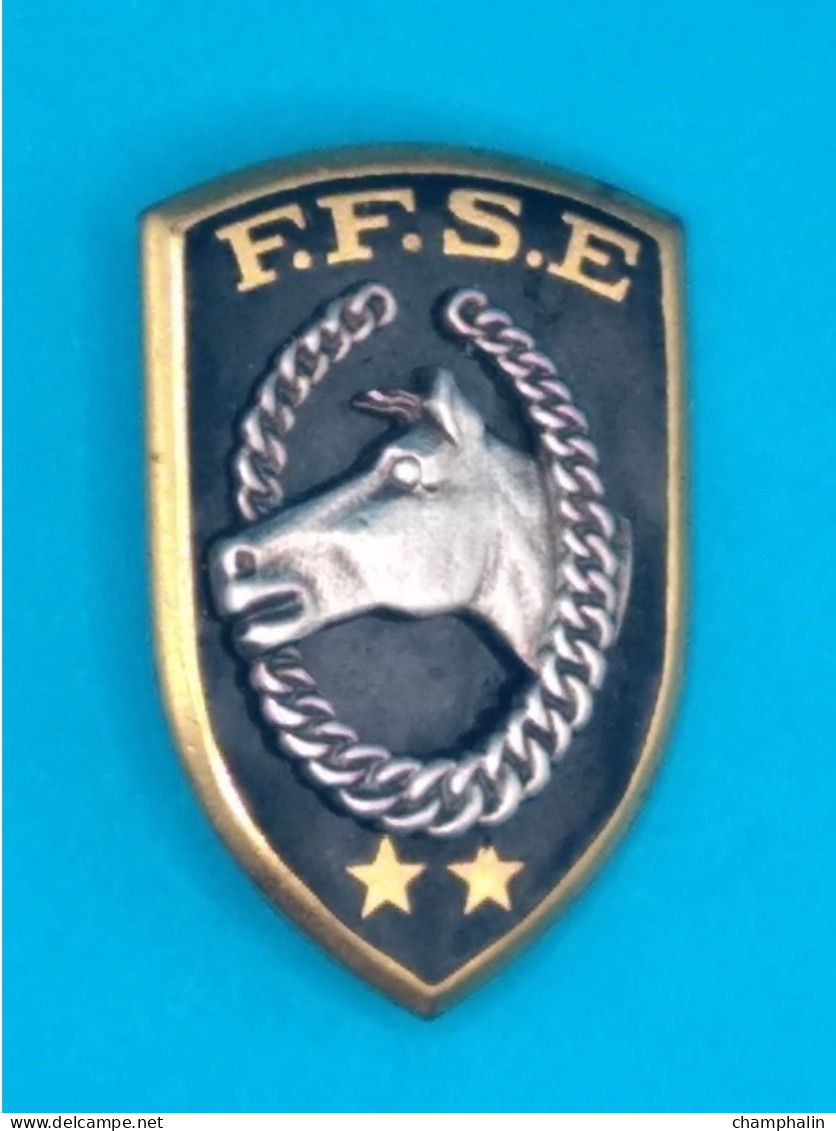 Broche En Métal - FFSE Fédération Française De Sports Equestres - JL Bina 1966 - Pas Un Pin's - Arthus Bertrand - Equitazione