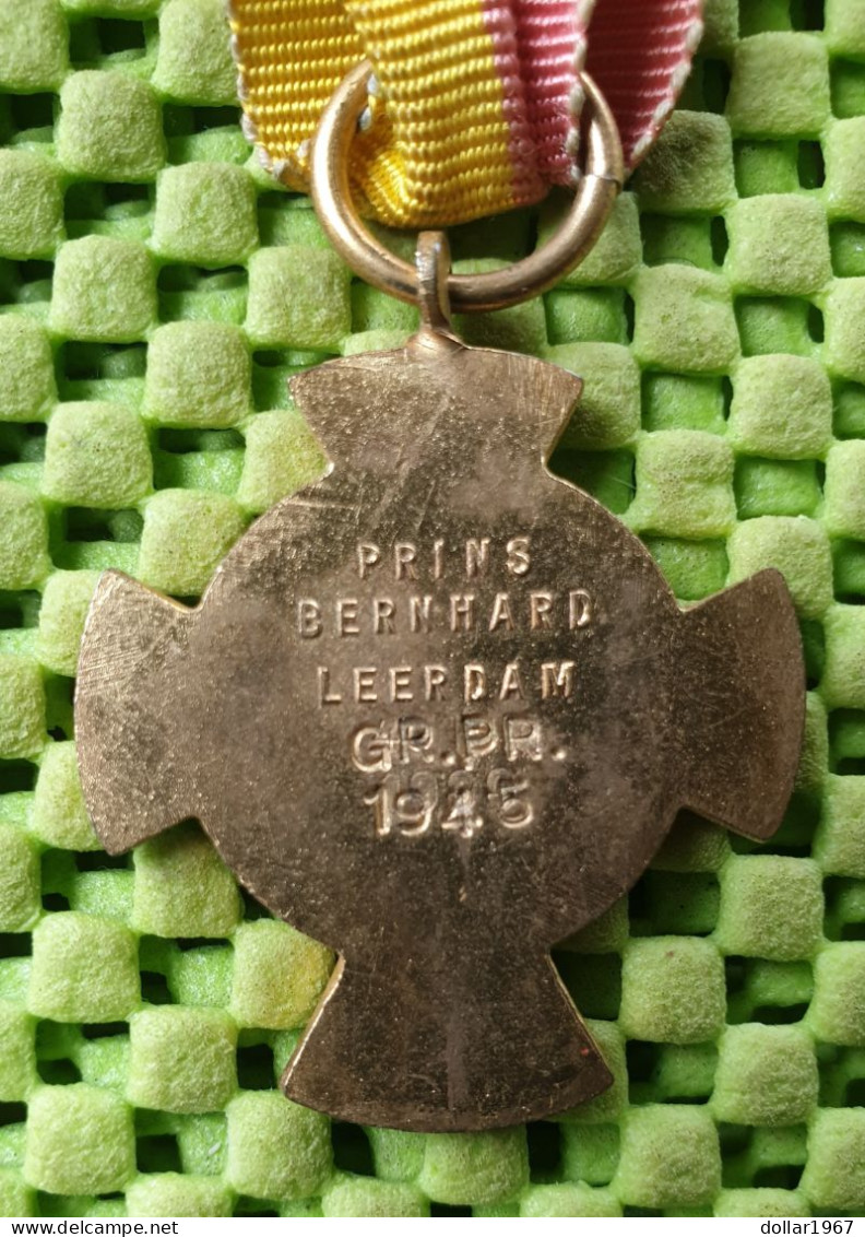 Medaille -  Prins Bernhard Leerdam - Gr. Prijs 1945  .  -  Original Foto  !!  Medallion  Dutch - Monarchia/ Nobiltà
