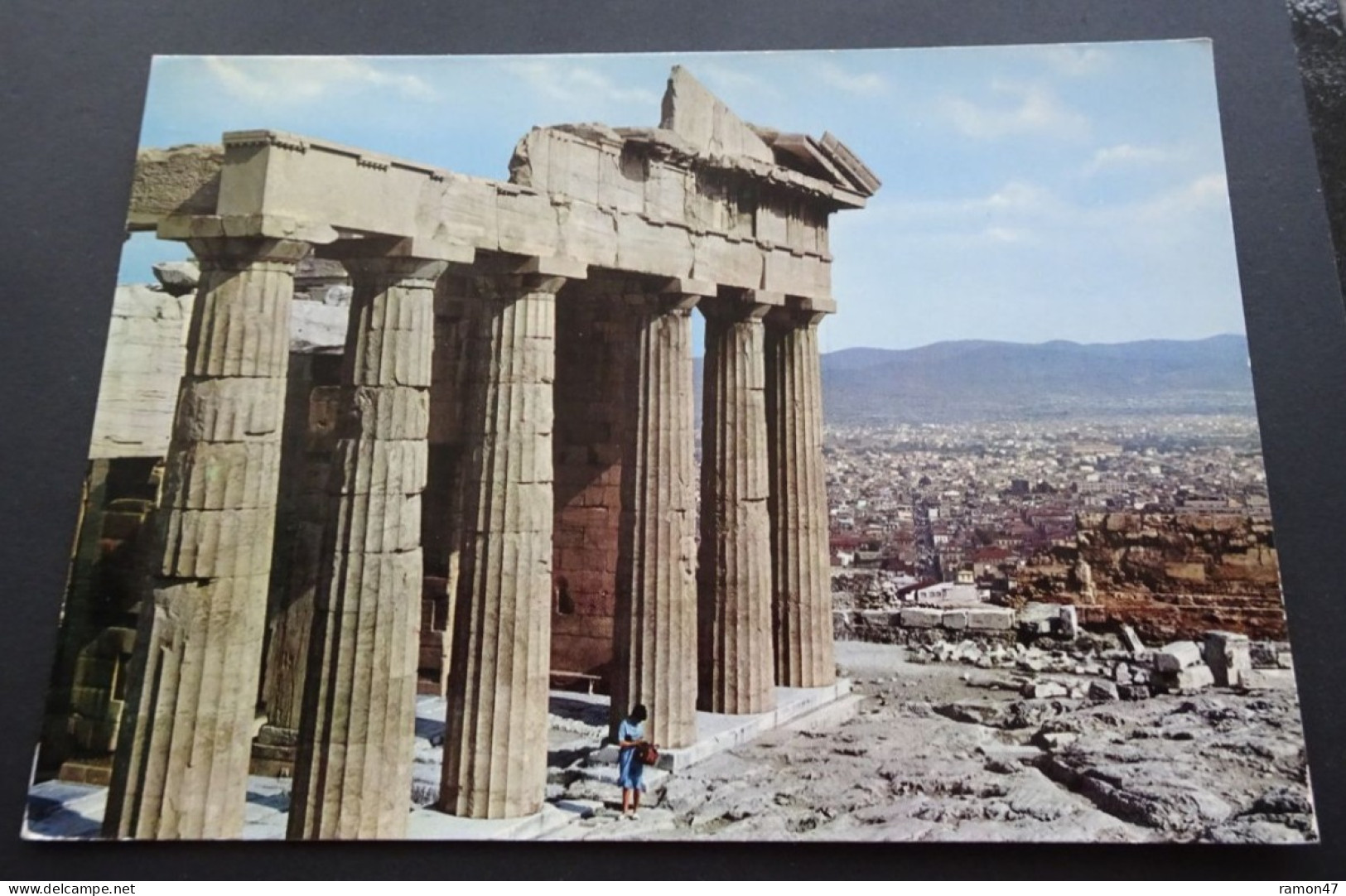 Athens - Des Propylées, Une Vue De La Ville - # T-876 - Griechenland