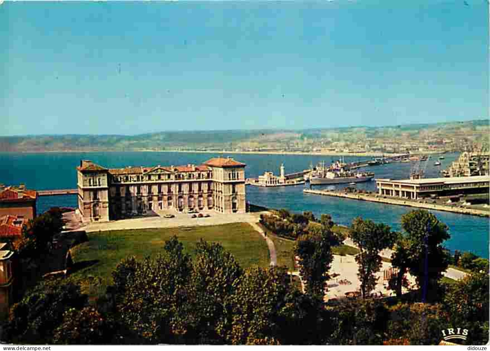 13 - Marseille - Les Jardins Et Le Château Du Pharo - Au Fond Le Port - CPM - Voir Scans Recto-Verso - Parchi E Giardini