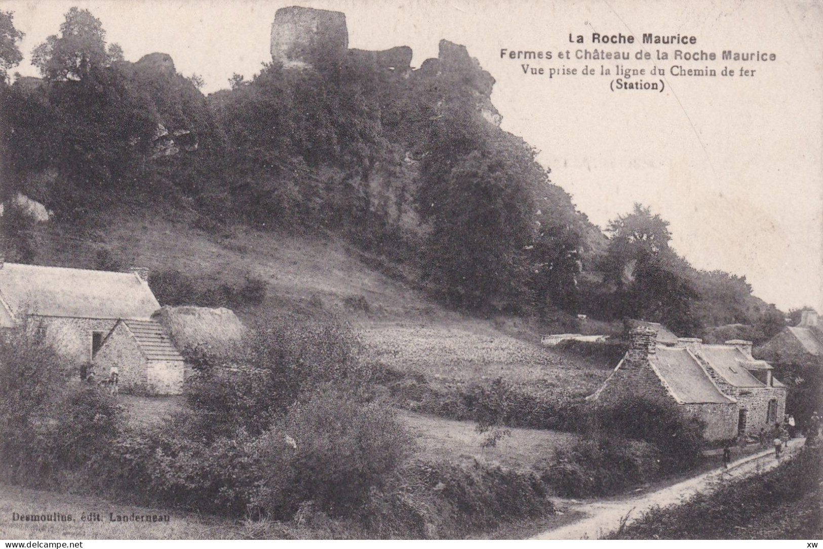 LA ROCHE-MAURICE -29- Ferme Et Château De La Roche Maurice - Vue Prise De La Ligne De Chemin De Fer (Station) - 16-03-24 - La Roche-Maurice