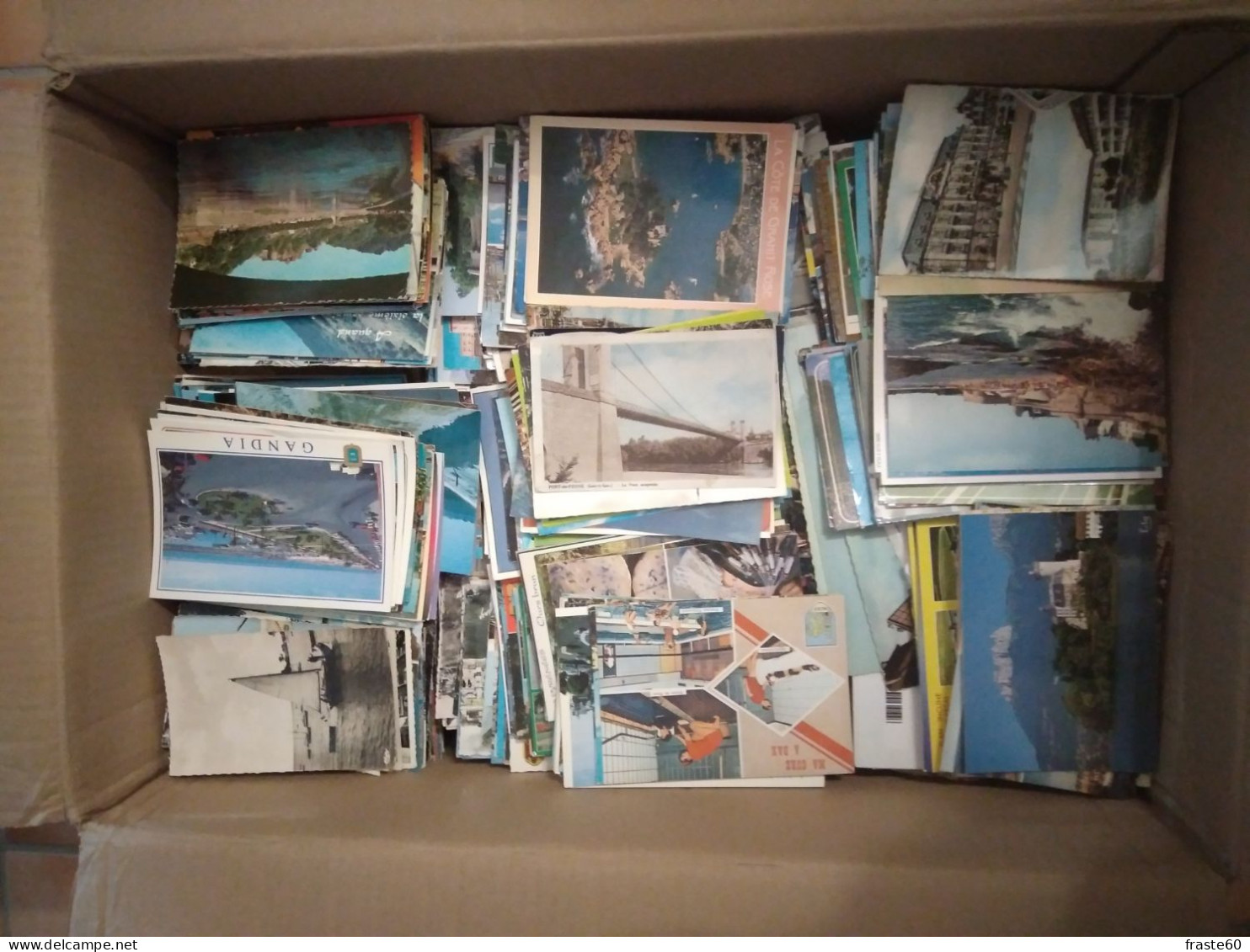 Lot De 29 Kg De Cartes Postales, Toutes époques, Tous Pays (CPM, CPSM, ~ 30% De CPA) - 500 Postcards Min.