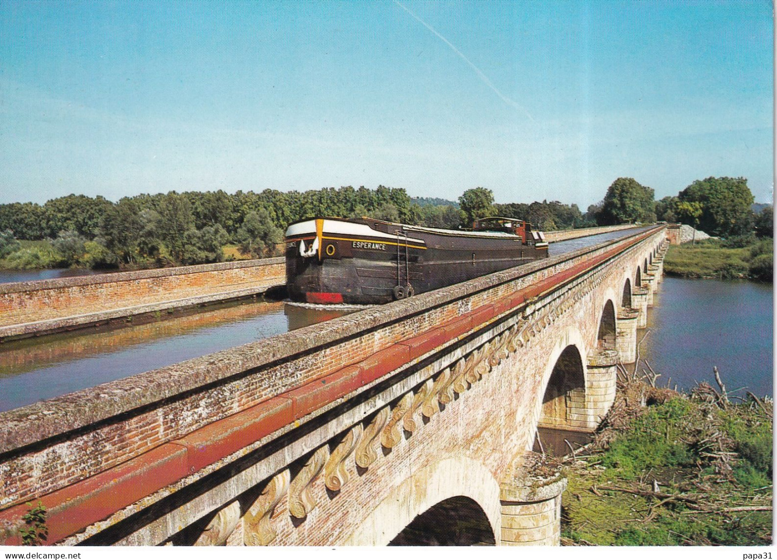 Le Canal Du Midi Avec Une Péniche " ESPERANCE " - Péniches