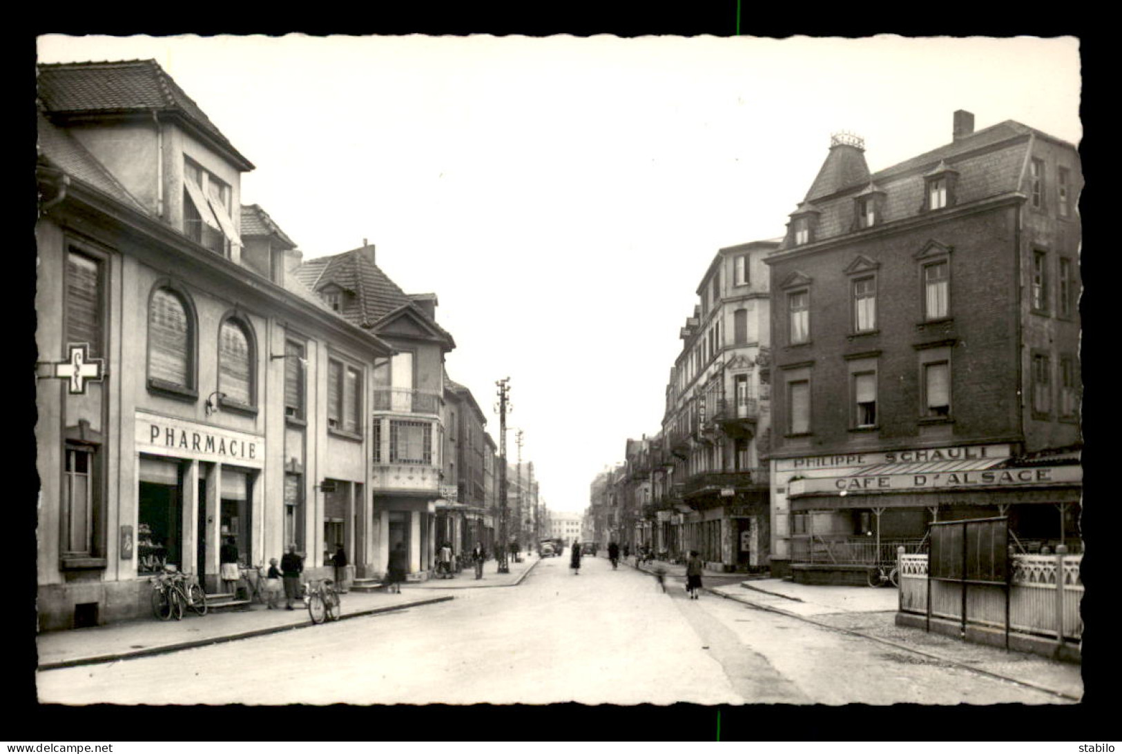 57 - HAGONDANGE - RUE DE LA GARE - CAFE D'ALSACE PHILIPPE SCHAULI - VETEMENTS A. KOCIAN - Hagondange