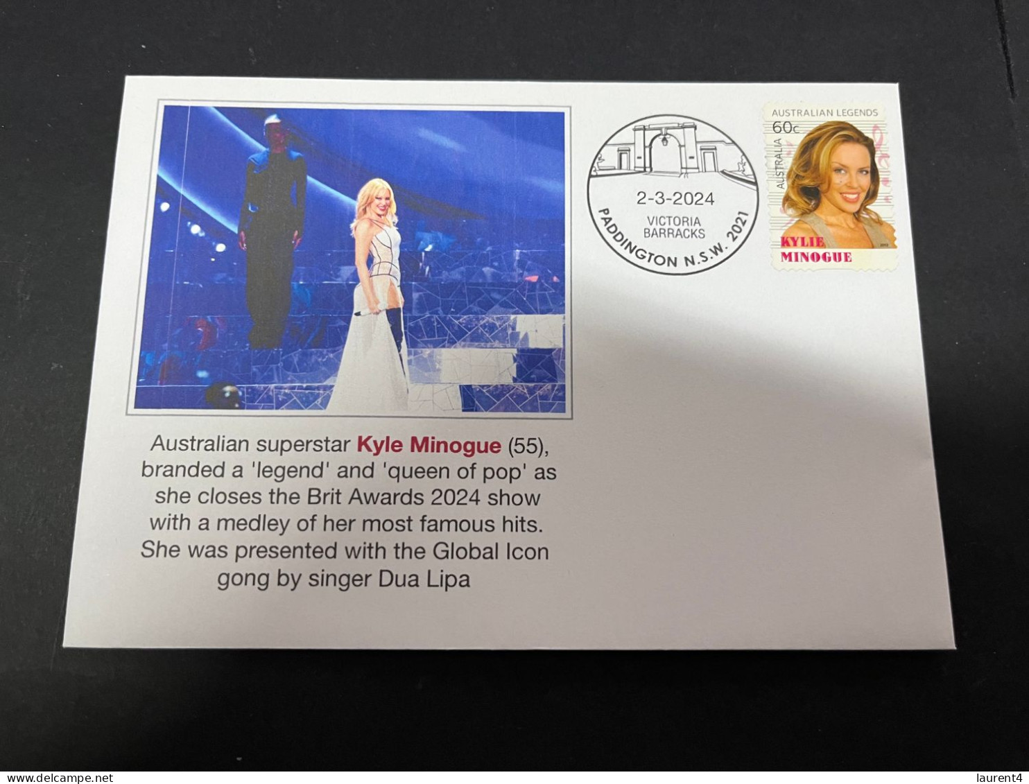 17-3-2024 (3 Y 17) Kylie Minogue Receive The Global Icon Gong At The 2024 Brit Music Awards (with Kylie Minogue Stamp) - Sänger