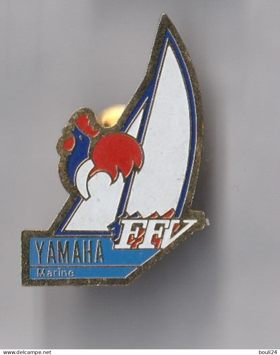 PIN'S THEME SPORT VOILE FEDERATION FRANCAISE DE VOILE SPONSOR YAMAHA - Vela