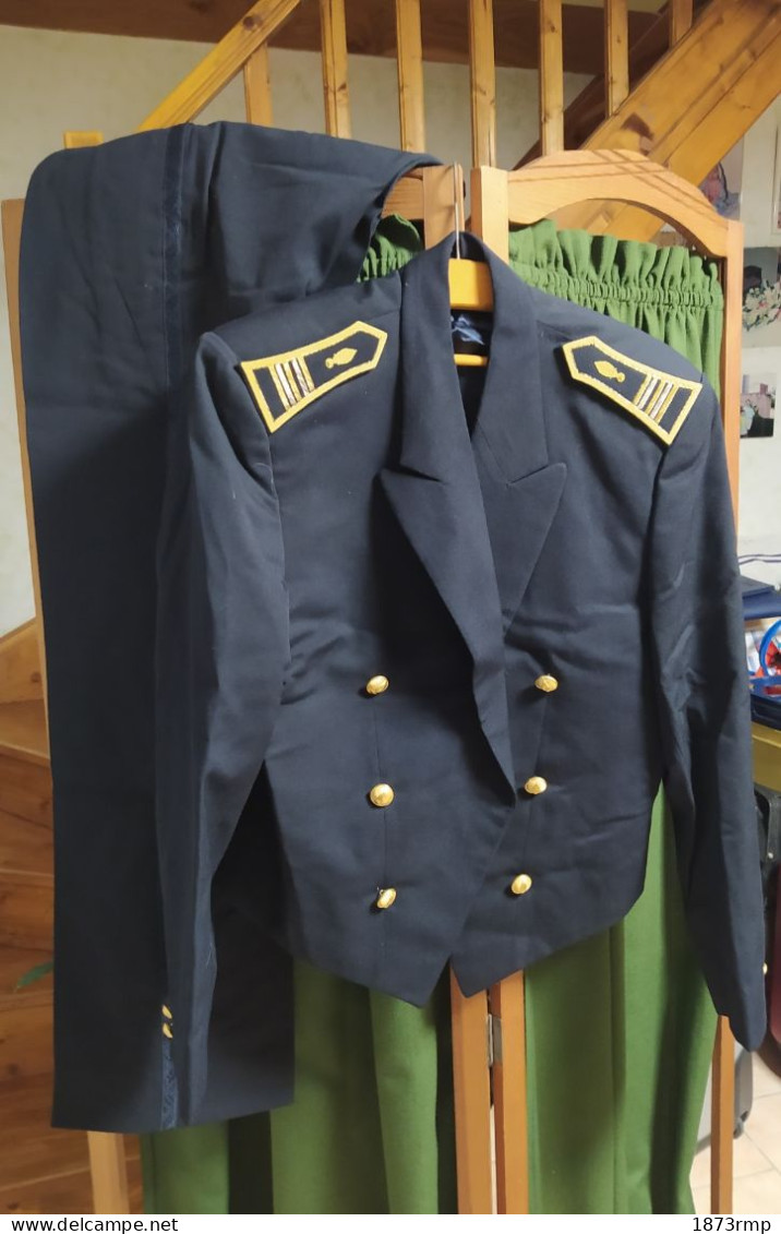 TENUE DE CEREMONIE  LT COLONEL CADRE/PROFESSEUR AU PRYTANEE MILITAIRE, Boutons Infanterie - Divise