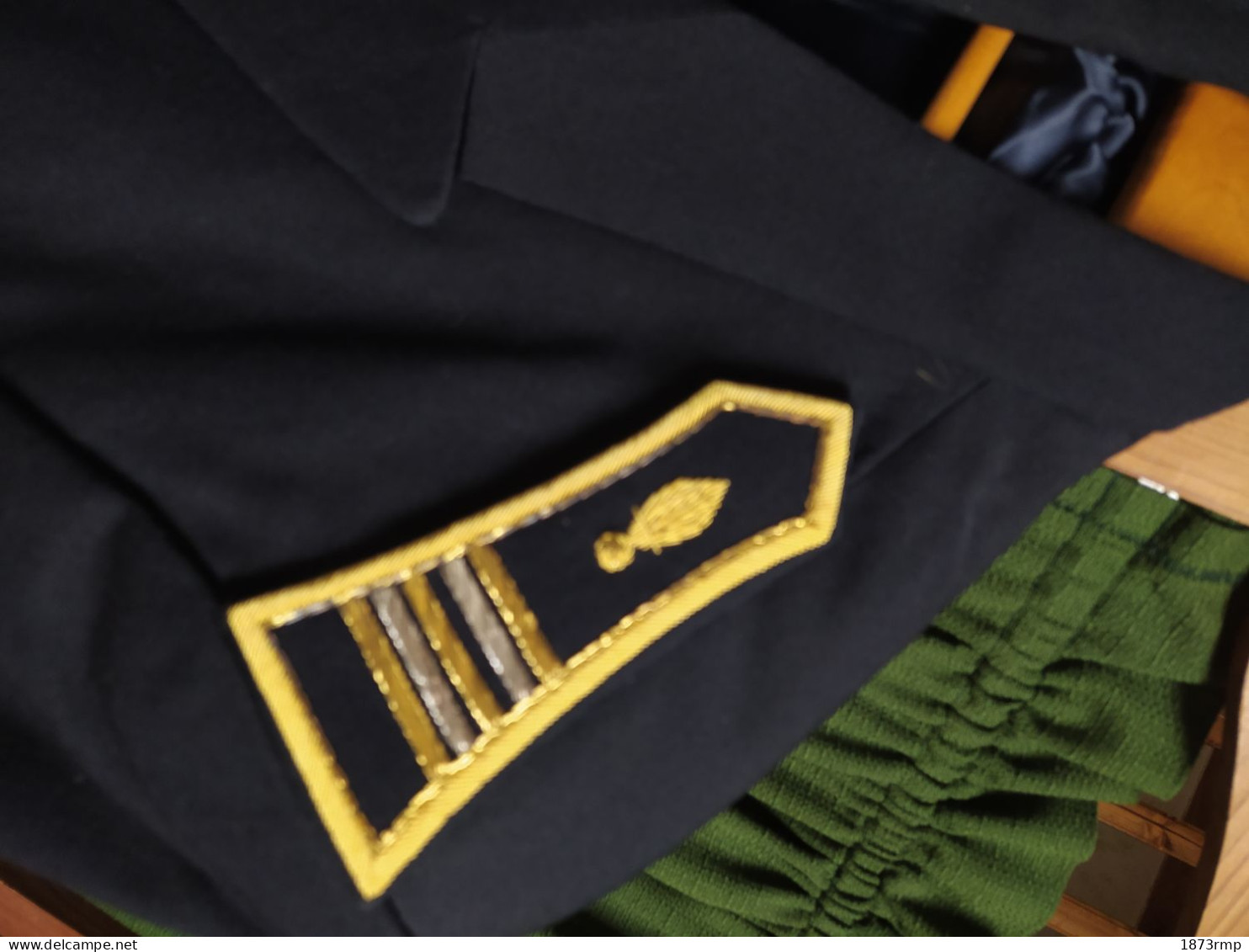 TENUE DE CEREMONIE  LT COLONEL CADRE/PROFESSEUR AU PRYTANEE MILITAIRE, Boutons Infanterie - Divise