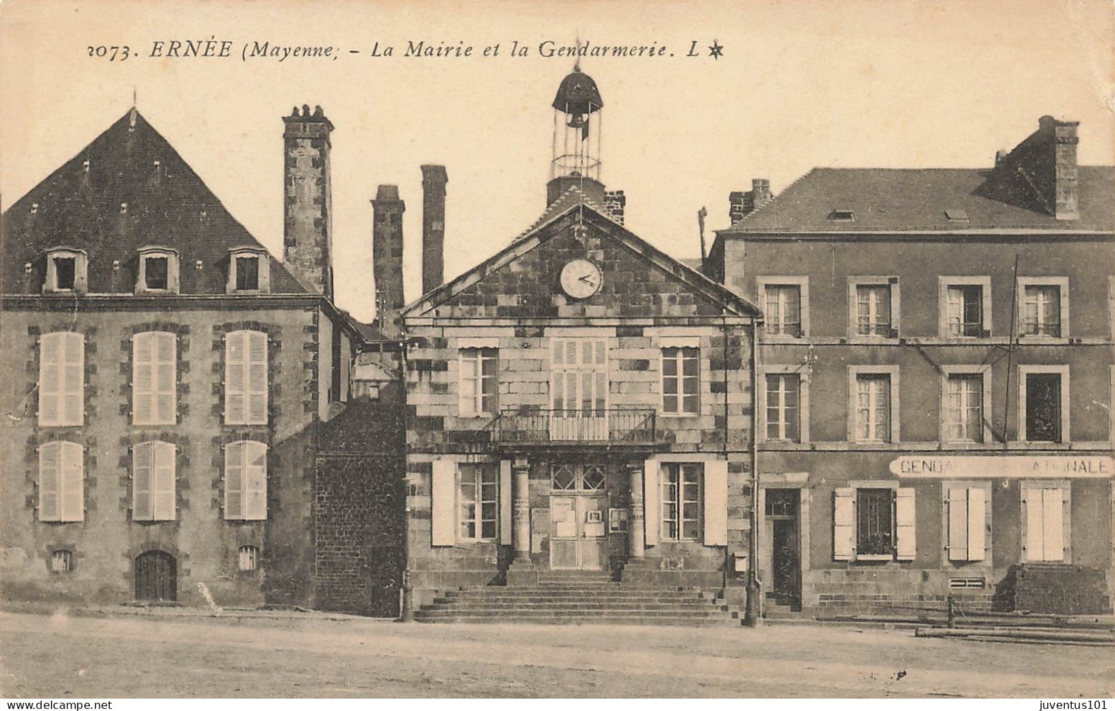 CPA Ernée-La Mairie Et La Gendarmerie    L2748 - Ernee