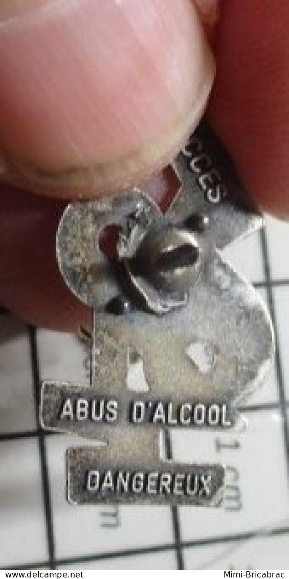 1214B Pin's Pins / Beau Et Rare / THEME : BIERES / 1664 KRONENBOURG Version ACIER / ARGENT - Bier