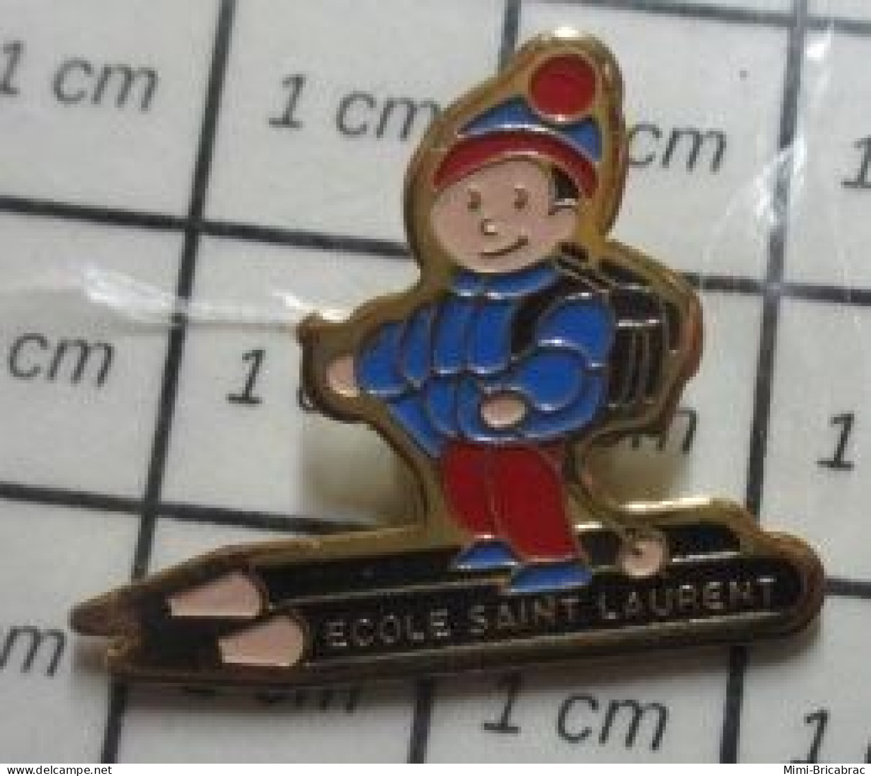 115c Pin's Pins / Beau Et Rare / ADMINISTRATIONS / CLASSE DE NEIGE ECOLE SAINT LAURENT - Administration