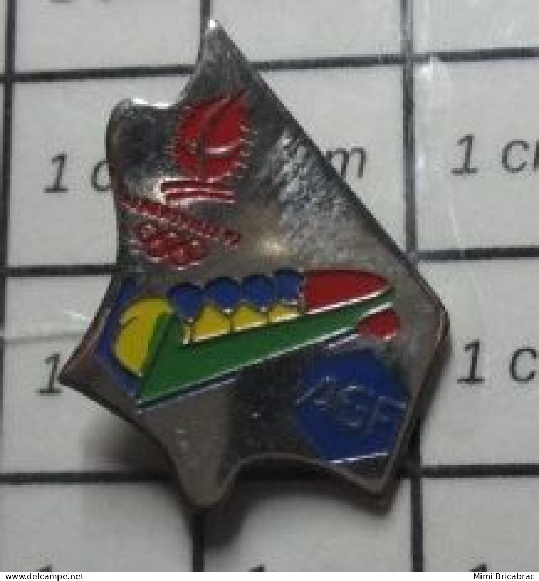 1517 Pin's Pins / Beau Et Rare /  JEUX OLYMPIQUES / ALBERTVILLE 92 ASSURANCES AGF BOBSLEIGH PIECE DE PUZZLE - Olympic Games