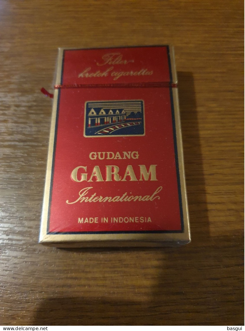 Ancien Paquet De Cigarettes Pour Collection Gudang Garam International Intact - Autres & Non Classés