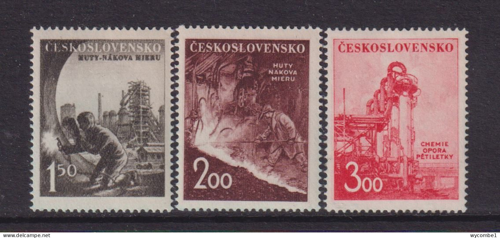 CZECHOSLOVAKIA  - 1952  Industry Set   Never Hinged Mint - Unused Stamps