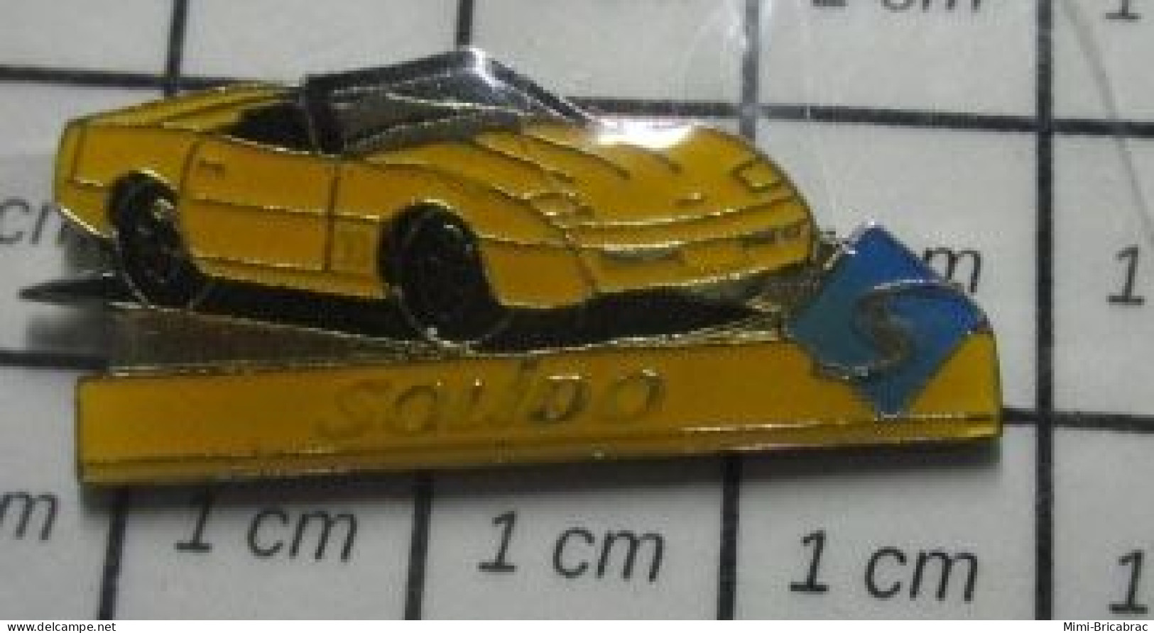 1616B Pin's Pins / Beau Et Rare / JEUX / VOITURE MINIATURE SOLIDO MARQUE A IDENTIFIER - Giochi