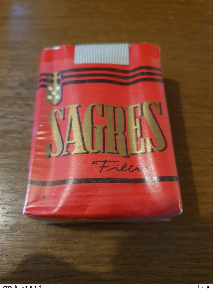 Ancien Paquet De Cigarettes Pour Collection Sagres Filtro  Intact - Autres & Non Classés