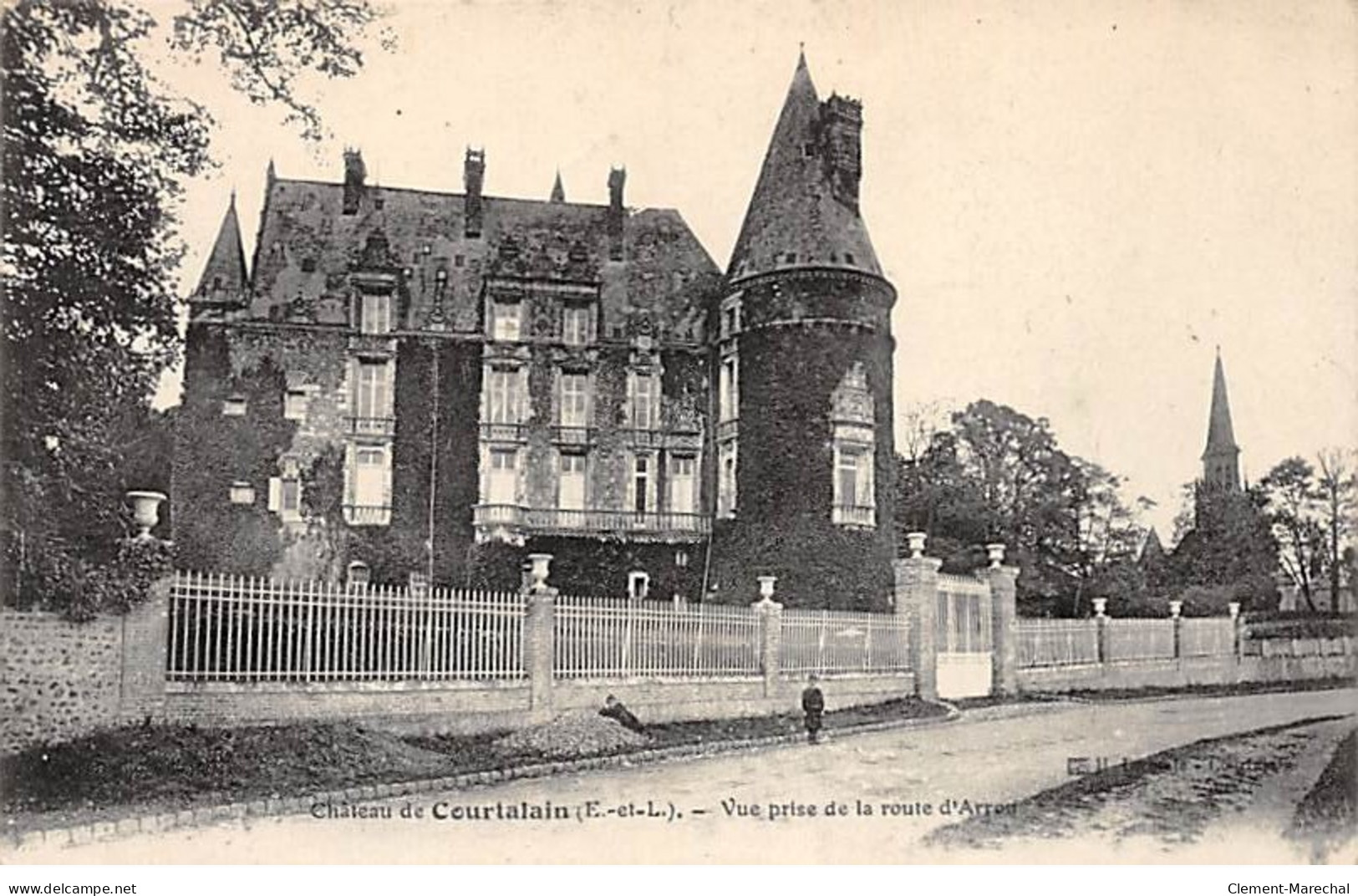 Château De COURTALAIN - Vue Rpise De La Route D'Arrou - Très Bon état - Courtalain