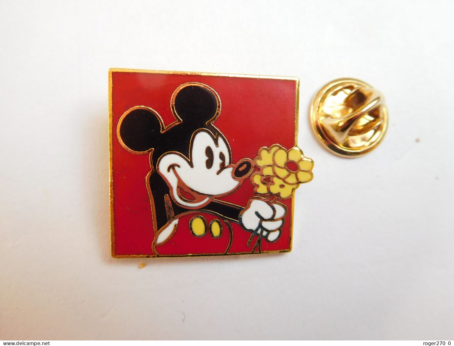Superbe Pin's En EGF , Disney , Mickey , Bouquet De Fleurs - Disney