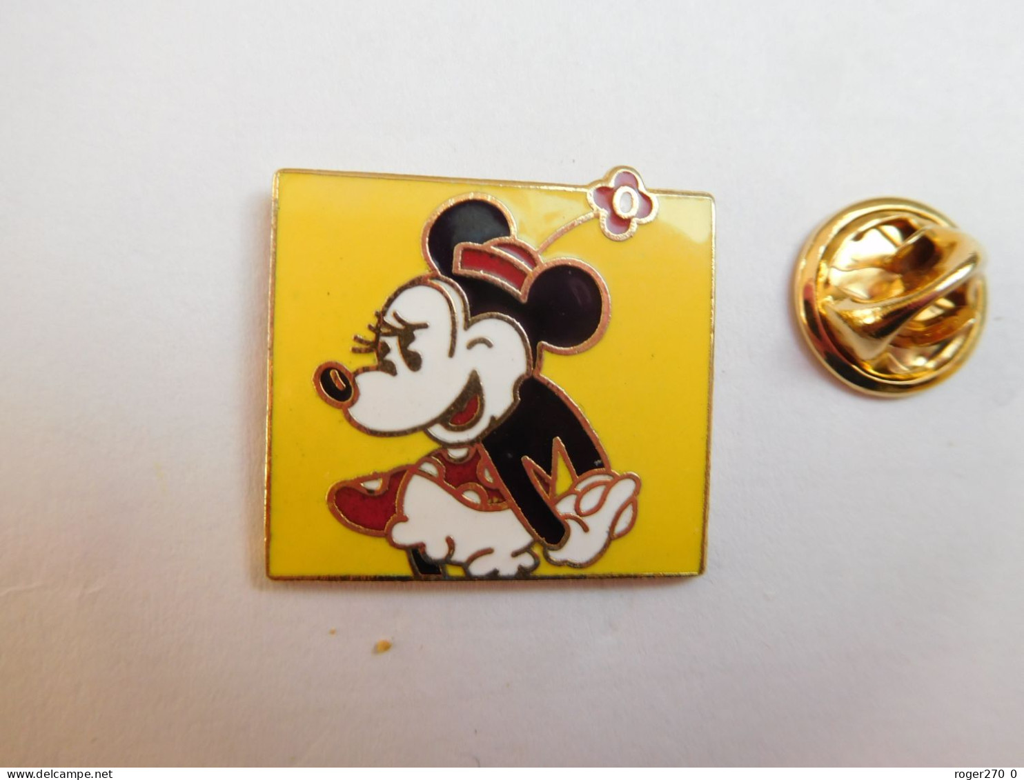 Superbe Pin's En EGF , Disney , Minnie - Disney