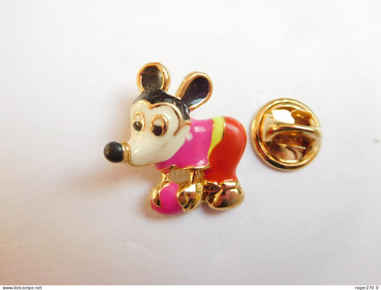 Superbe Pin's En Relief , Disney , Mickey - Disney