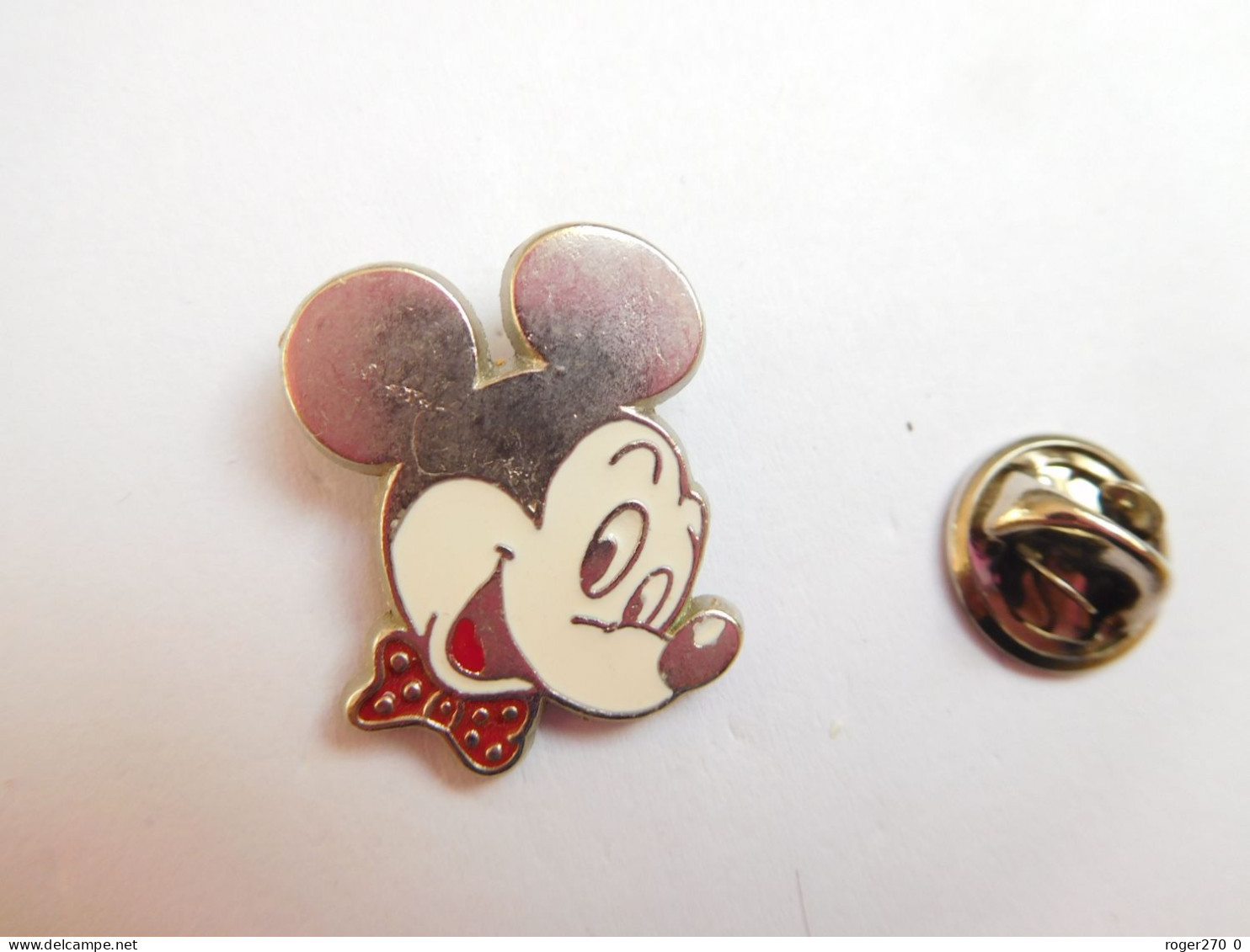 Beau Pin's , Disney , Mickey , Signé Bertoni Milano - Disney