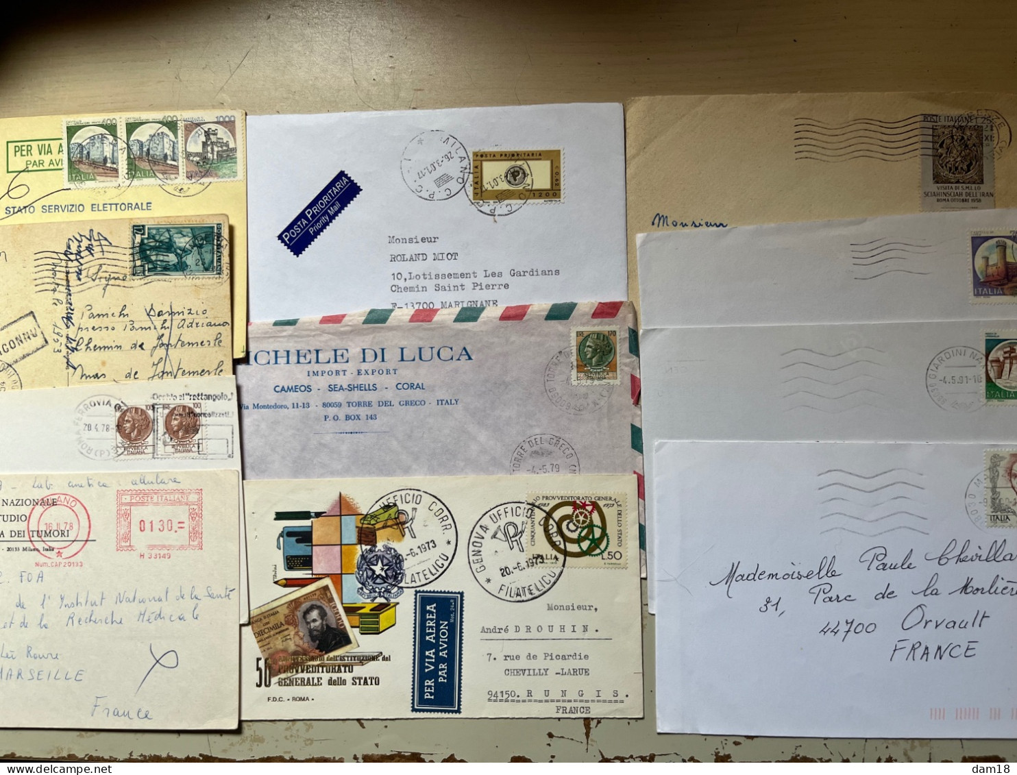 ITALIE LOT TIMBRES SUR 11 ENVELOPPES ET CARTES DIVERSES VOIR 4 PHOTOS - Collections