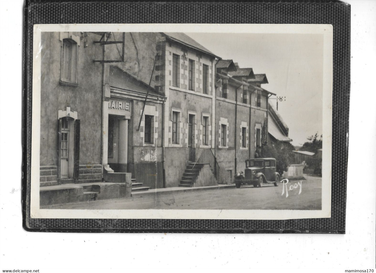 44-LE GAVRE- Une Vue De La " MAIRIE " Et De " L'ECOLE Des GARCONS " -Voiture Ançienne - Le Gavre