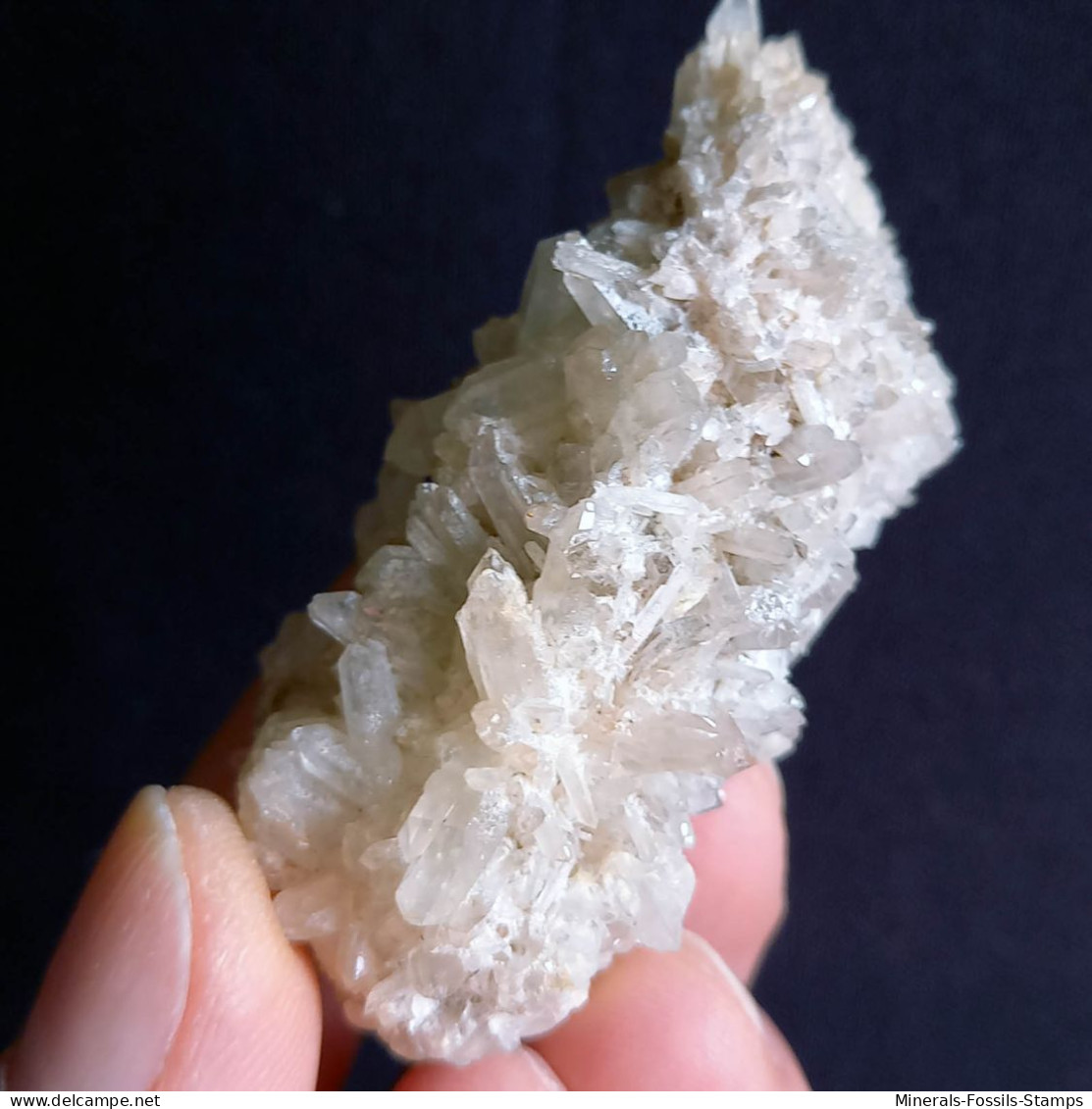 #L40 Splendid QUARTZ Crystals Center-geode (Val D'Aosta, Italy) - Minerals