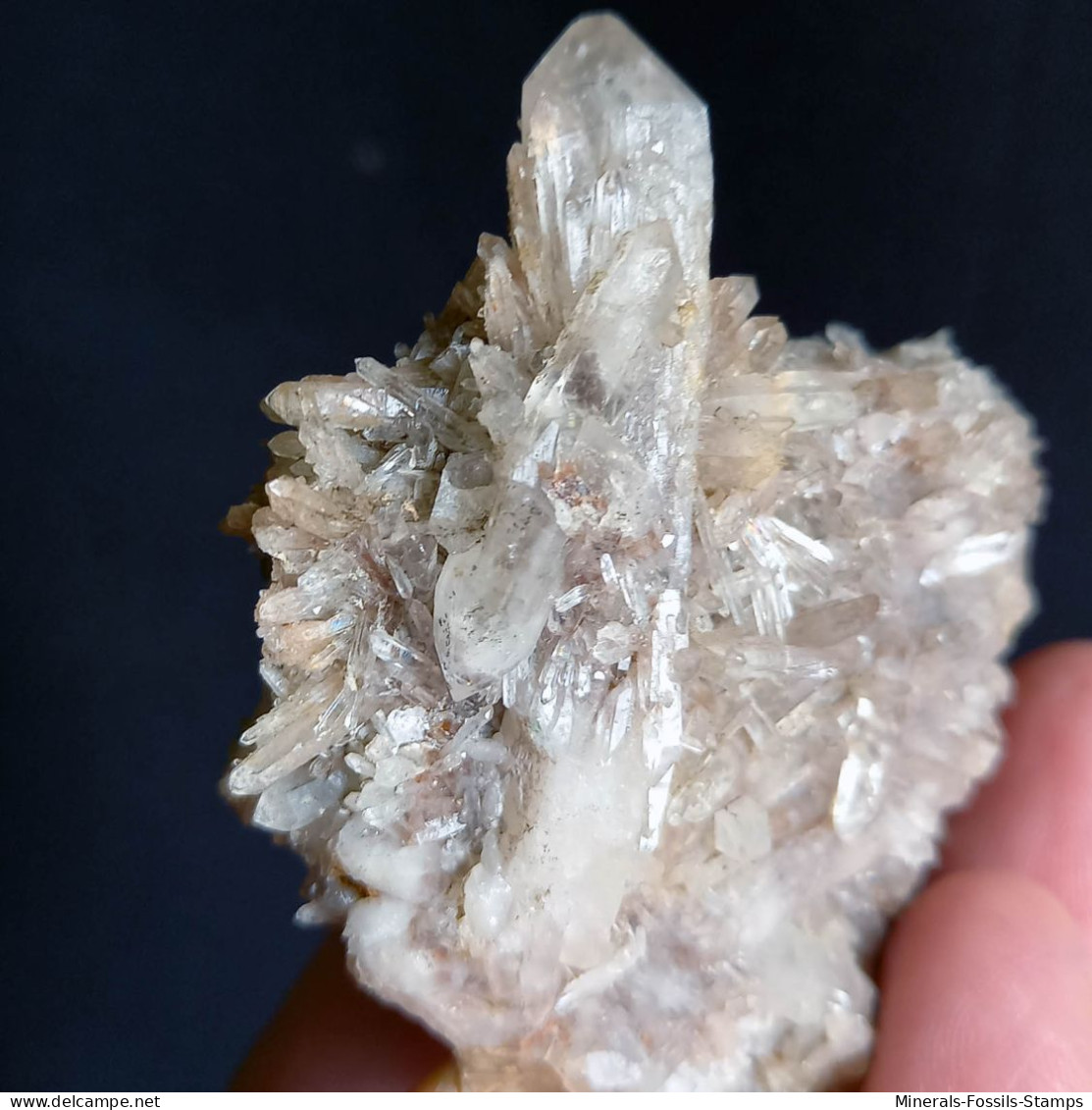 #L43 - Schöne QUARZ kristall-Mittelgeode (Val d'Aosta, Italien)