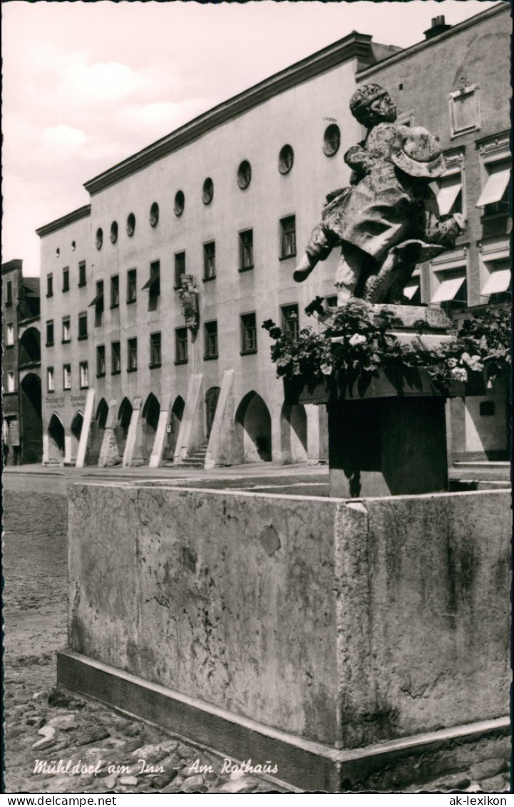 Ansichtskarte Mühldorf Am Inn Rathaus Partie Mit Brunnen Anlage 1960 - Muehldorf