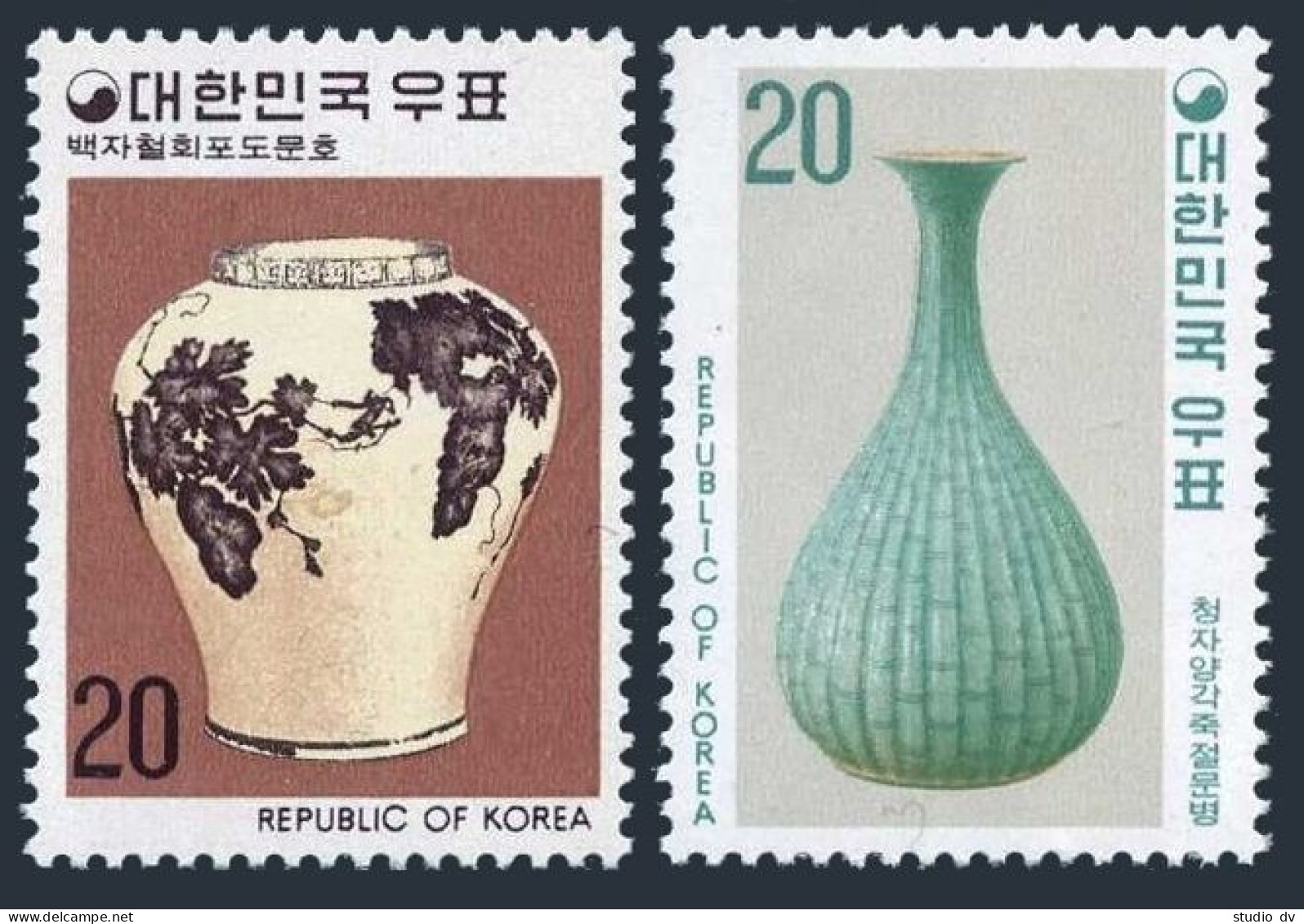 Korea South 1063-1064,MNH.Michel 1074-1075. Ceramic 1977.Jag With Grape,Celadon Vase - Corée Du Sud
