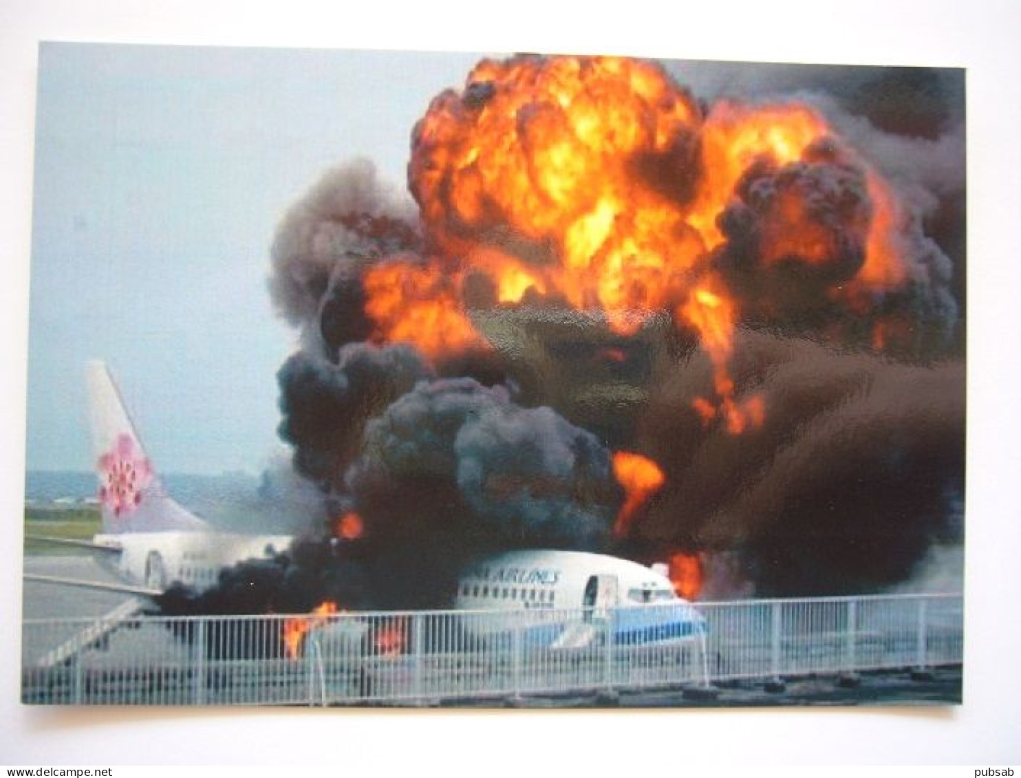 Avion / Airplane / CHINA AIRLINES / Boeing 737 / Explosion At The Gate / Naha Airport, Okinawa Island / Aug 20, 2007 - Accidents