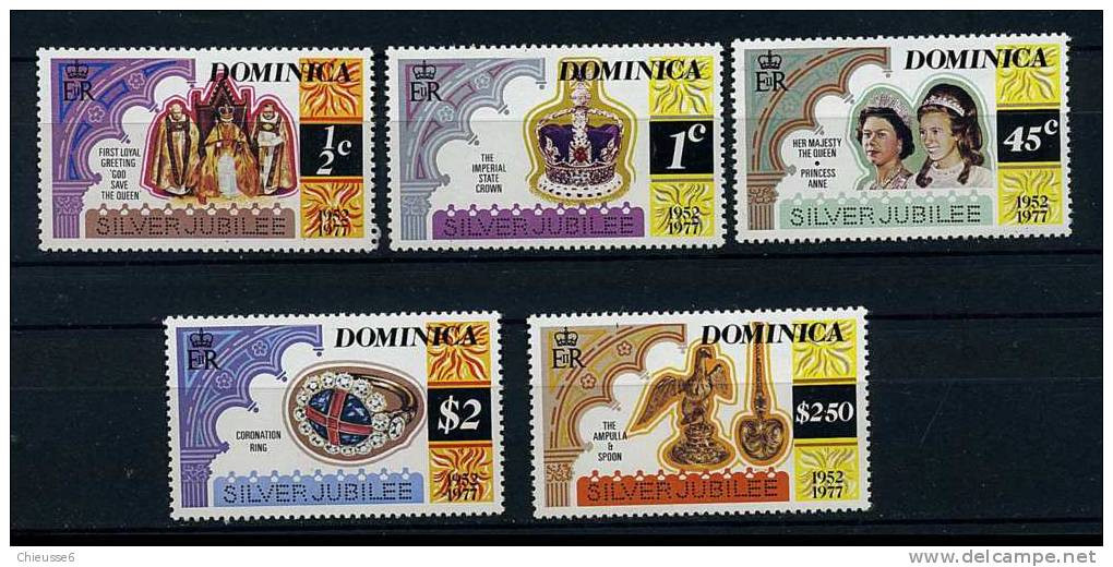 Dominique ** N° 512 à 516 - 25e Ann. De L'accession Au Trône D'Elizabeth II - Dominica (1978-...)