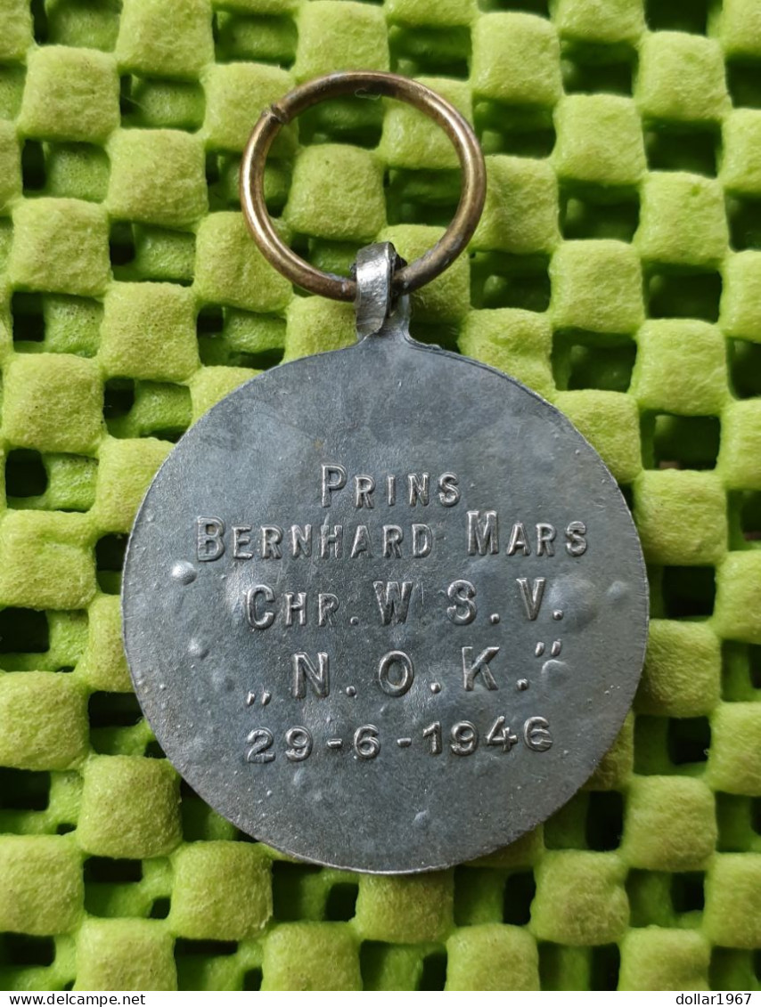 Medaille  : Prins Bernhard Mars- Chr. W.S.V "N.O.K" 29-6-1946 -  Original Foto  !!  Medallion  Dutch - Royal/Of Nobility