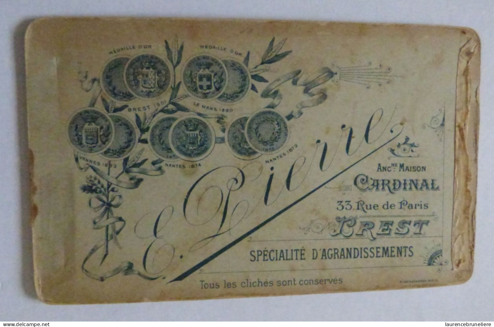 PETIT CDV  FIN XIXe - MILITAIRE DE LA MARINE - INSIGNES SUR LE COL - STUDIO  E. PIERRE  BREST - Anonymous Persons