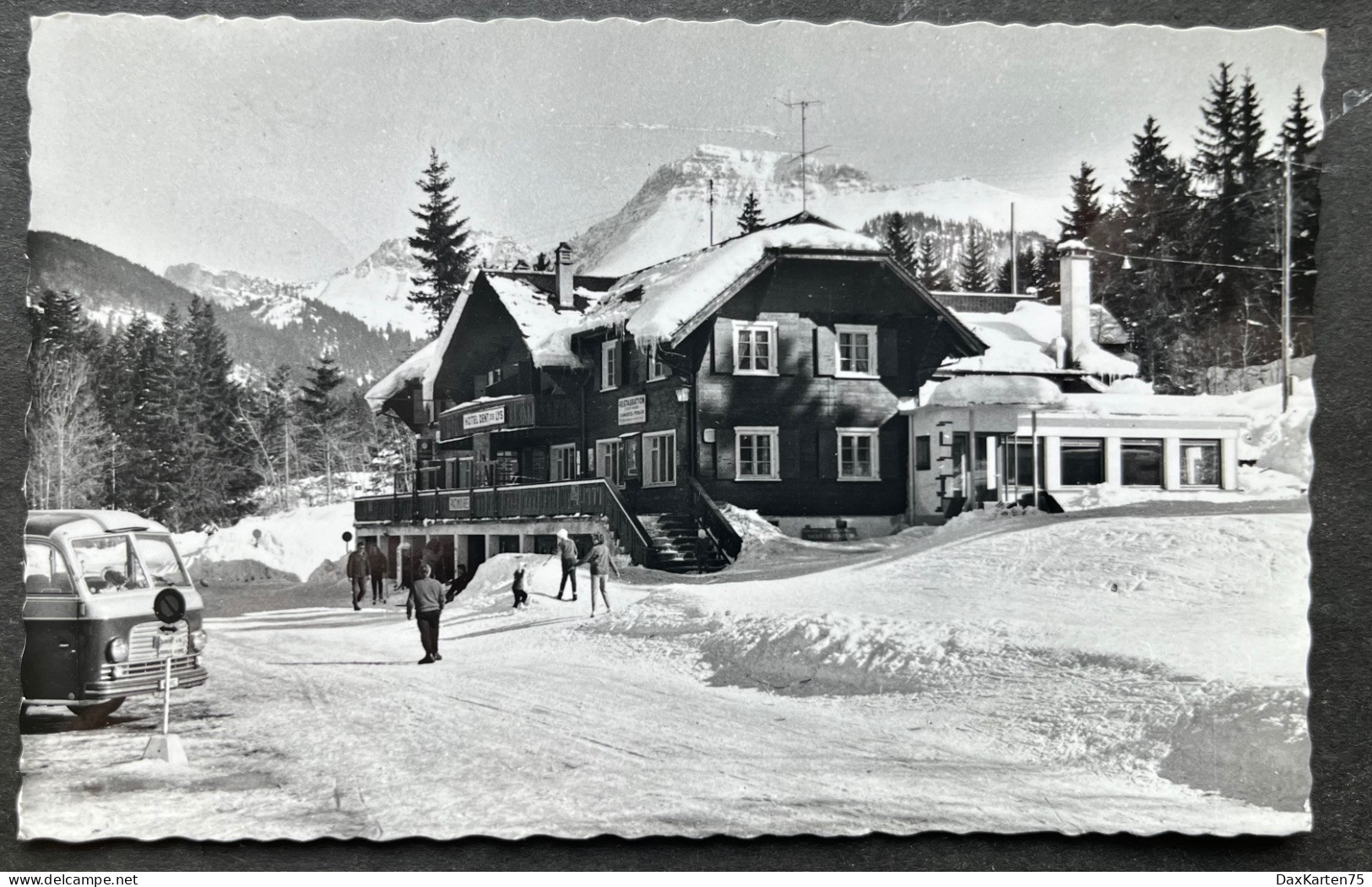 Les Paccots/ Hotel Chaine De Lys/ Autobus - Châtel-Saint-Denis