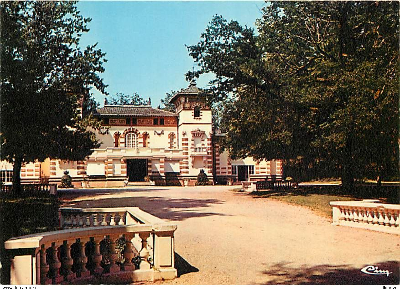 82 - Négrepelisse - Château De Longues Aygues Vu Du Parc - CPM - Voir Scans Recto-Verso - Negrepelisse