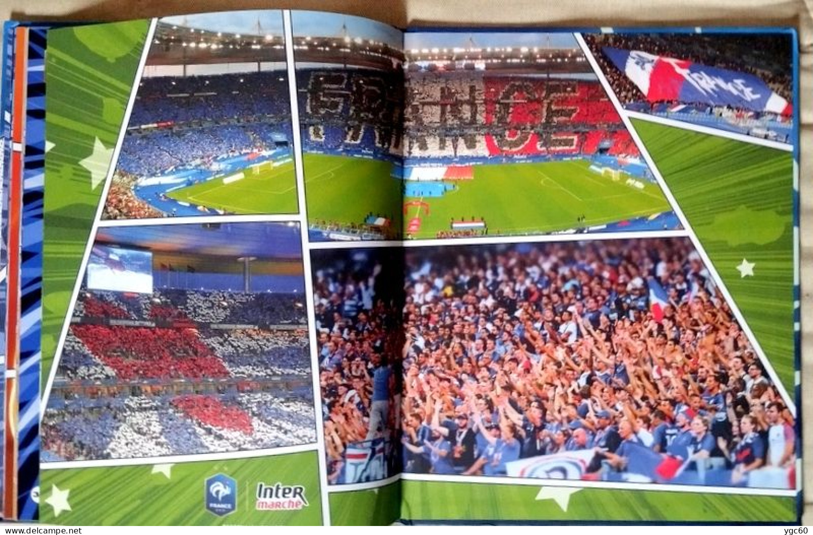 ALBUM PANINI VIDE " AU PLUS PRES DES BLEUS " 2022 + 25 POCHETTES (100 STICKERS)