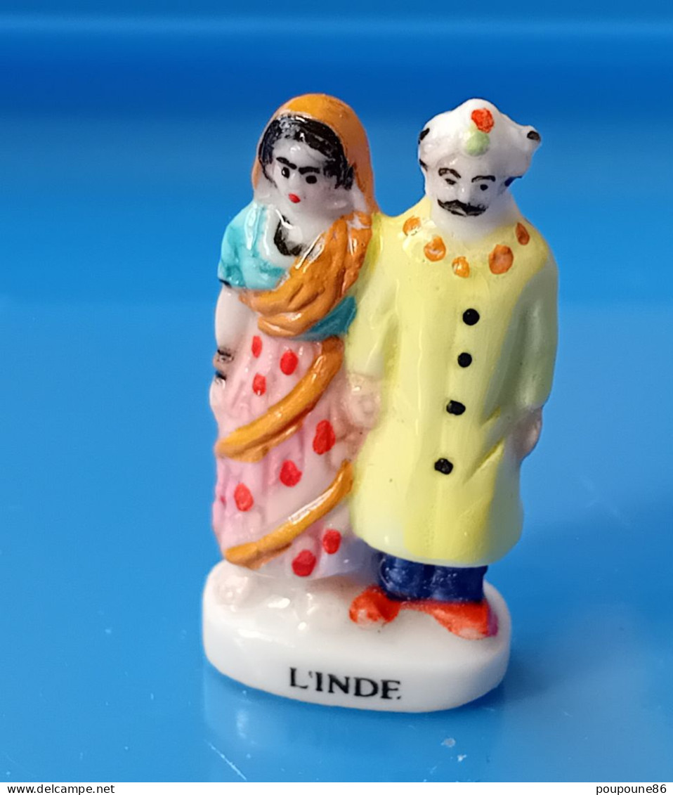 FEVE - FEVES -   PAYS -  COUPLE -   L'INDE     -     SERIE ? - Landen