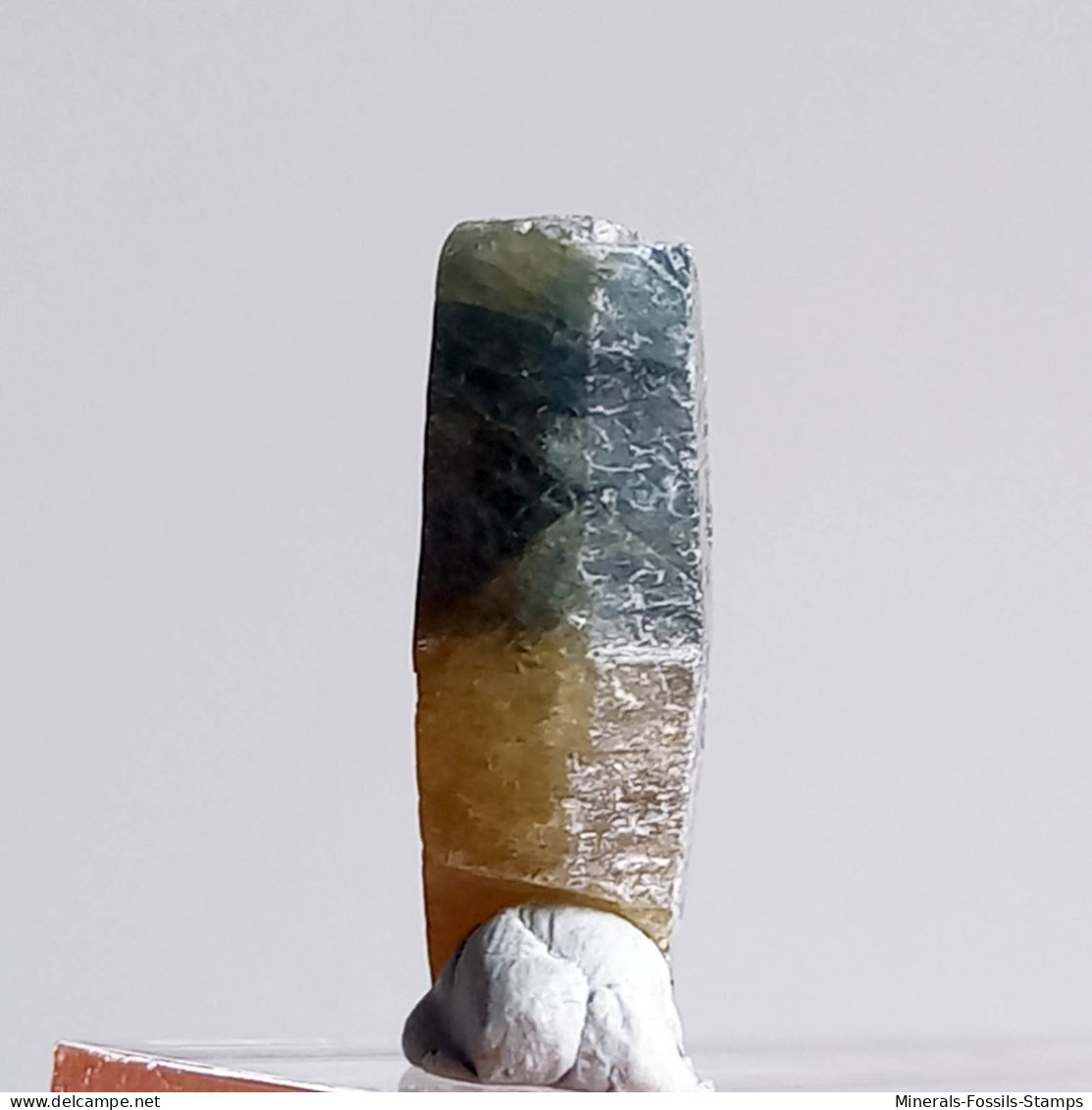 #O60 - Cristal SAPHIR Naturel (Ratnapura, Sri Lanka, Ceylon) - Minéraux